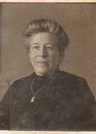 Esther Arbeid Pop.jpg