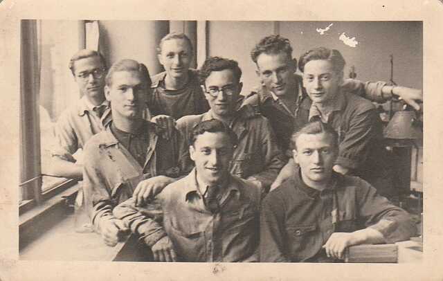 Sal Arbeid met collega´s bij Asscher 1941 1942.jpg