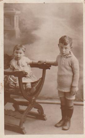 Sal en Stella Arbeid ( broer en zus).jpg