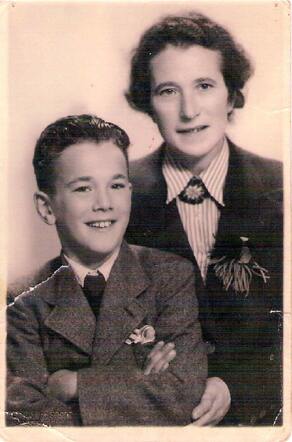 Sara Leviticus - ten Bosch met haar zoon Louis Izaak Leviticus Foto 1940 -161114130523057.jpg