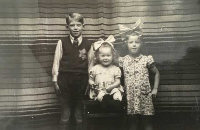 2 Max, Frouktje en Henderika 1942.jpg