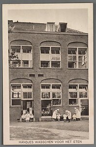 De Joodsche Prins2 029 gebouw creche Hanjes wasschen Plantage Midenlaan.jpg