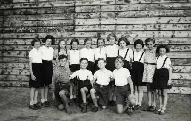 Kinderen in kamp Westerbork.jpg