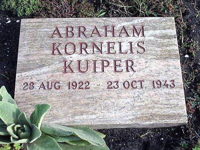 Kuiper, Bram grafsteen.jpg