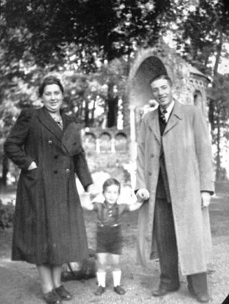 The Louis Degen family in the summer of 1941