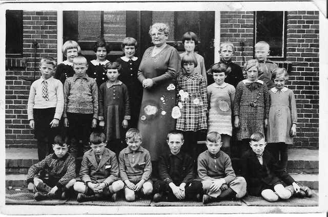 Crolina Akker - Bovenste rij tweede van links (Appingedam 1935)