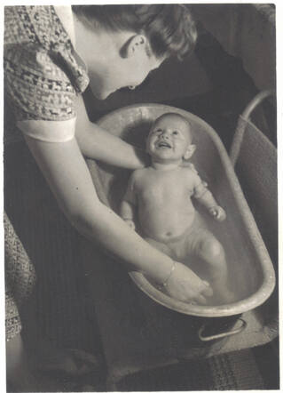 Moeder en zoon in 1943