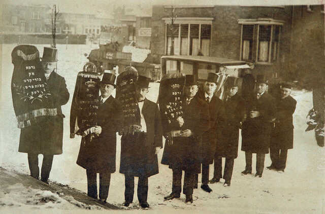 Marcus Frankenhuis, 6th from left, when Torascrolls were taken to the new synagogue in Enschede, 1928