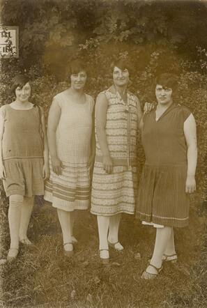 Lea van Gelder (on the left) and three sisters