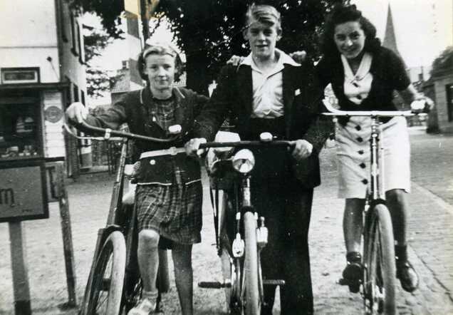 Hendrina (Lientje) van der Heijden (r)