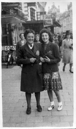 Saartje (Sary) van Vriesland (r)
