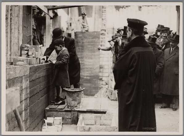 First stonelaying administrative offices synagogue Rotterdam, second from left Jacob van Gelderen, 1938