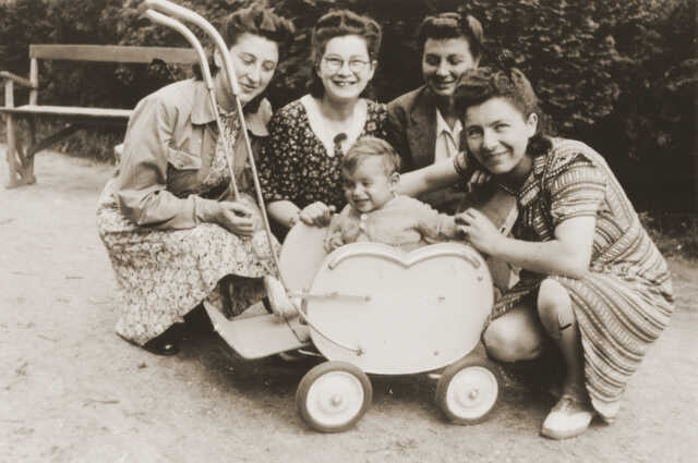 1942