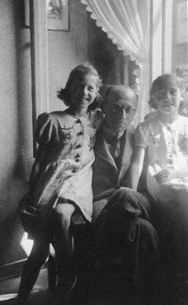 1942 met vader.jpg