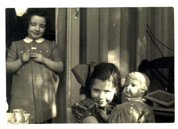 Carla Bromet (with doll) and a girlfriend in 1940