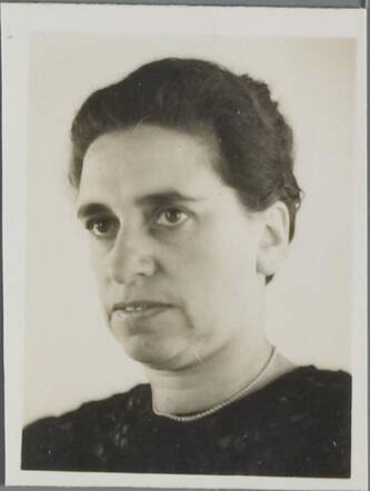 Elisabeth Evalina Wijnberg-Overste, about 1941