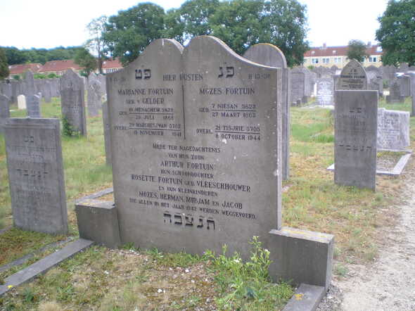 Headstone family Fortuin