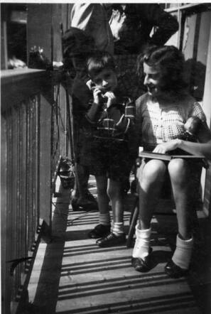 Hans en buurmeisje Carla Veffer.