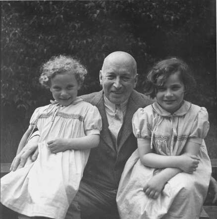 Paul May voorzitter van Ned. Isr. Meisjesweeshuis tijdens het 175 jarig bestaan in 1936.