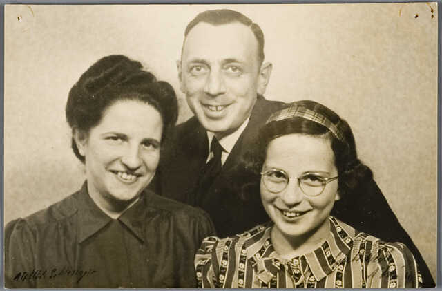 Ludwig Scharlach and Gerda Scharlach-Sachs with their daughter Erika, about 1941