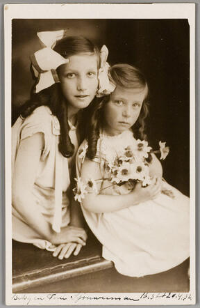Betsy and Sientje Sjouwerman, 1932