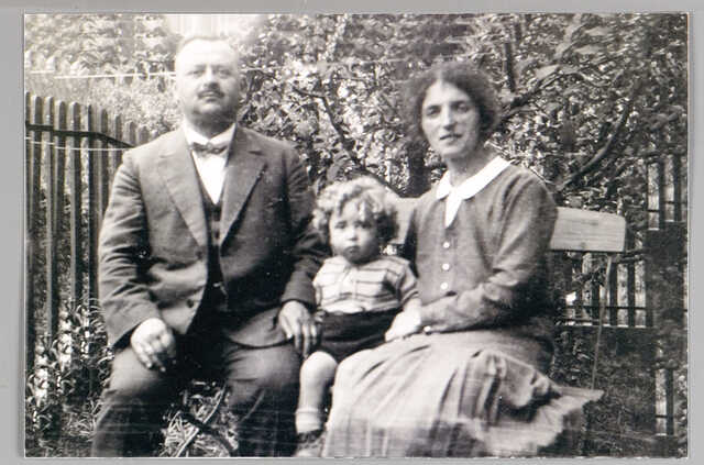Jeanette Kirchheimer-Löwenthal with her husband and little son Jozef, about 1933