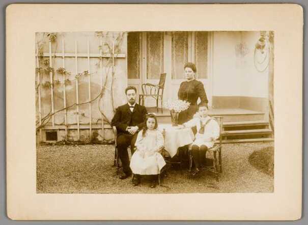 Ernest Julius Cohen met zijn gezin, 1901