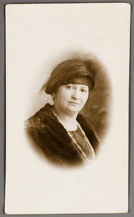 Naatje Rokkestikker-de Jong, about 1930-1940