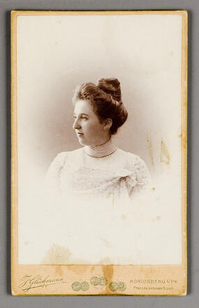 Anna with-Cohn as a young woman