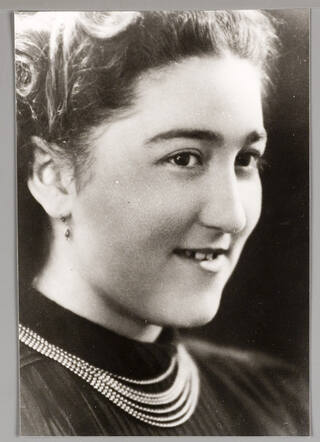 Ilse Kahn, about 1940