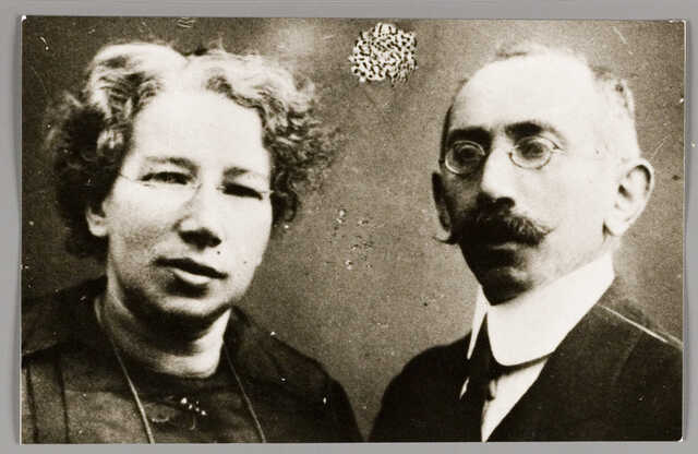 Simon Hendrix and Rebecca Hendrix-Oppenheimer, about 1920