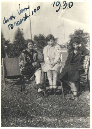 Celine Gans-Chits, at right, Amsterdam 1930