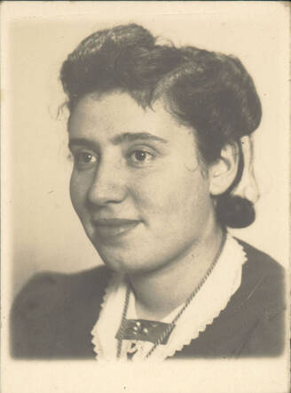 Rosa Labzowski, about 1942