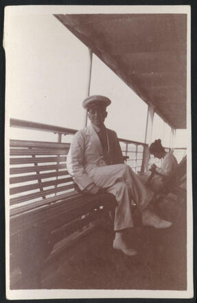 Jacques Hartog op de boot tijdens de reis naar Indië, 1920