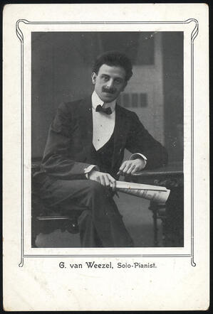 Gerrit van Weezel, pianist, about 1920