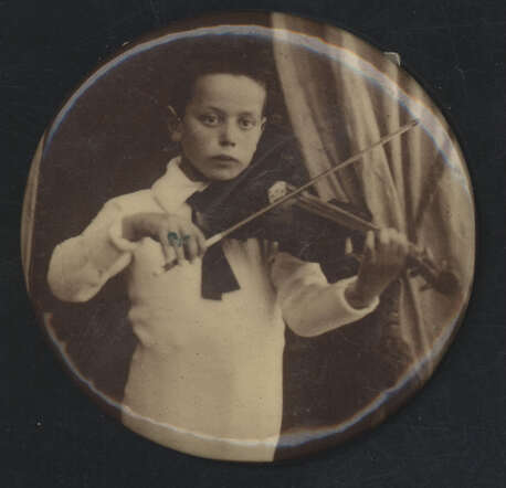 Hartog Jacob Godschalk playing violin, about 1921