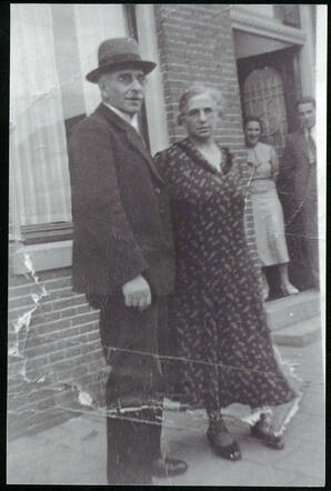 Izaak Benedictus Kolthoff with his spouse Martha, about 1940