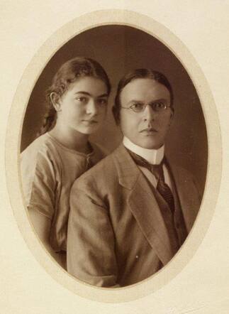 Jacob Willem Belinfante met een van zijn dochters, ca. 1920