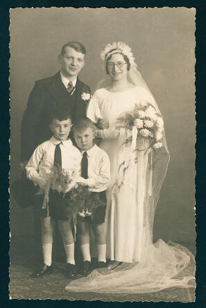 Isaäc Vischjager and Clara Vischjager-Witteboon on their wedding-day, about 1930-1935