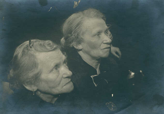 Marianne and Jeannette Lelie, about 1940