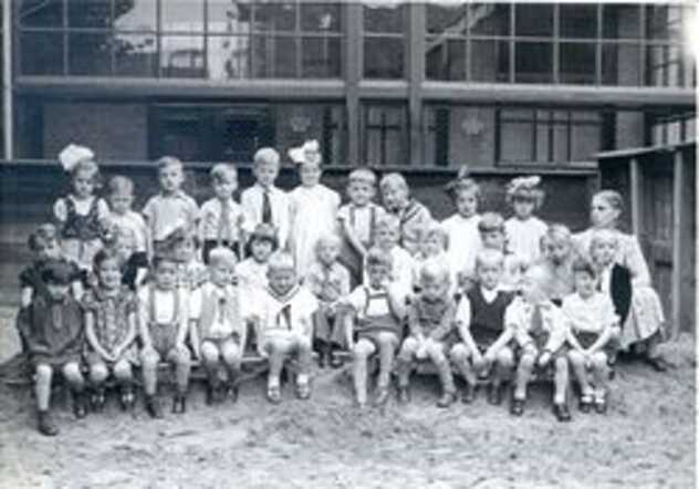 Sophie - Fietje- van Tijn op school 1937