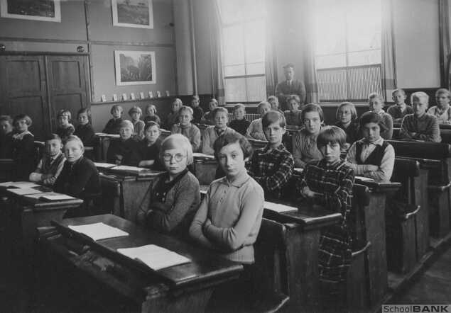 Abraham Goudsmid op de Lagere School aan de Singel in Delfzijl