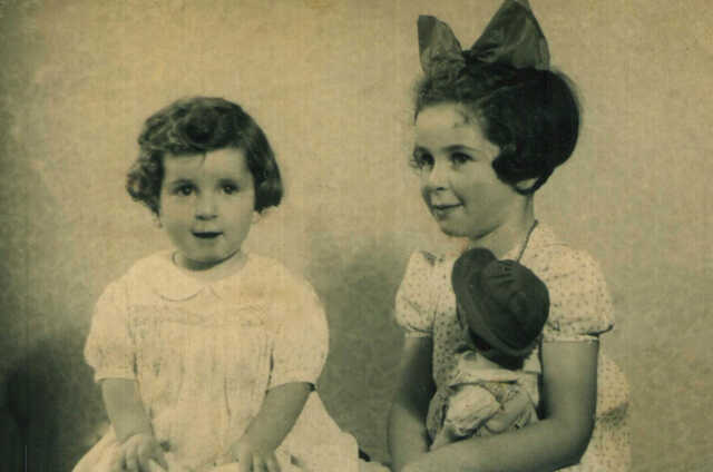 ABRAHAMSON, Beppy (27-10-1938) - met ouder zusje Hetty