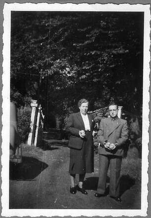 Adela de Leeuw-ten Brink and her son Herman