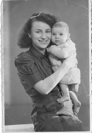 Christina Anholt with her mother Roza Anholt-Delden