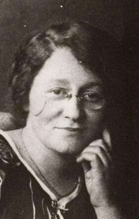 Anna Kahn-Hes, about 1922