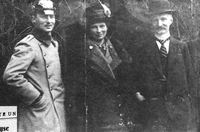 August Watermann met ouders in WO I