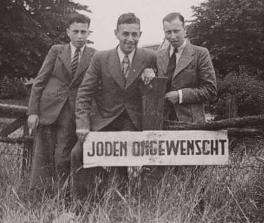 Joop Bartels (rechts), zomer 1941