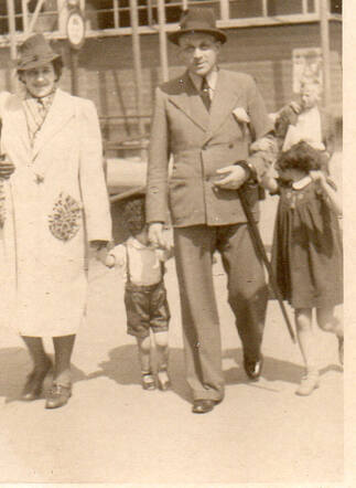 Rosa Willy de Beer and Rudolf (Rudy) de Beer with their parents Daniël and Dina de Beer-Jacobs