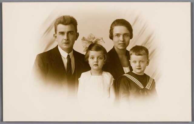 Benjamin en Martha Philips-Boas met hun kinderen Heleen en Hans